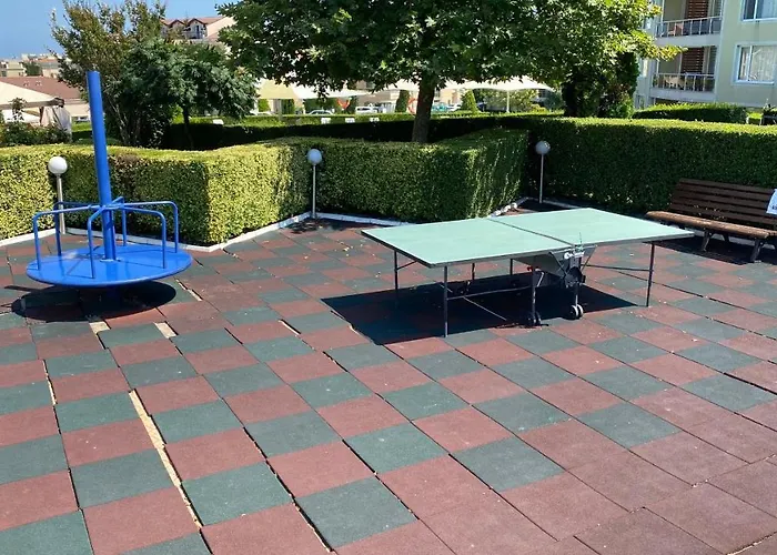 B28 Sunny Island Chernomorez *