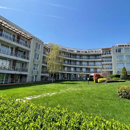 B28 Sunny Island Chernomorez Tjernomorets